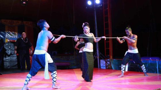 Cirque de Samoa: À la rencontre du plus grand homme du monde