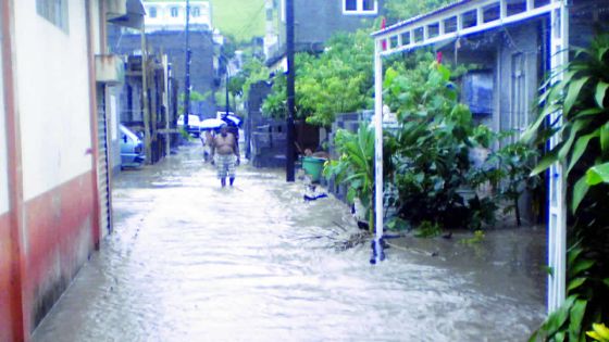 Chemins mal éclairés ou boueux: le calvaire des habitants