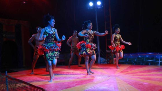 Quand la troupe de Samoa fait son cirque
