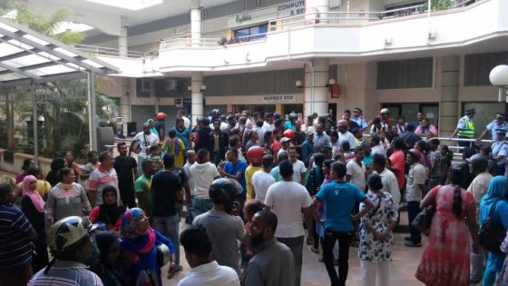 Interdiction de travailler dans la rue: des marchands ambulants de Port-Louis refusent le relogement