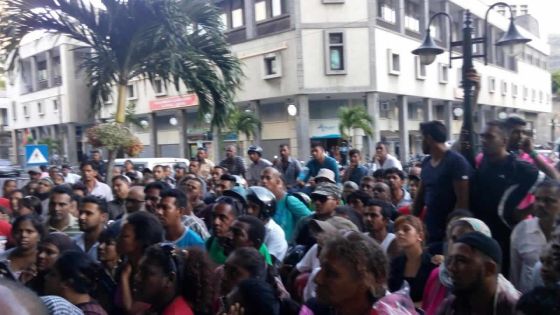 Port-Louis : des marchands ambulants veulent passer la nuit dans la rue