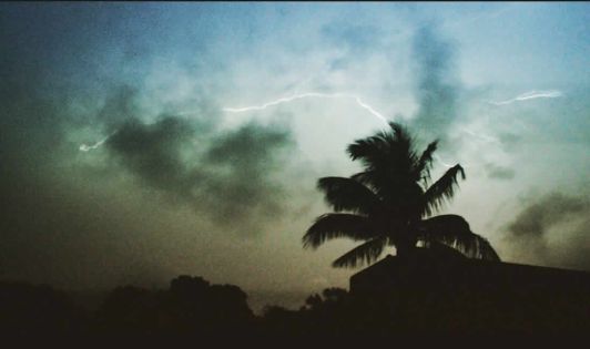 Éclairs et orages : des régions plongées dans le noir