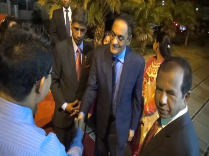 Quand Vishnu Lutchmeenaraidoo rencontre ses collègues du gouvernement