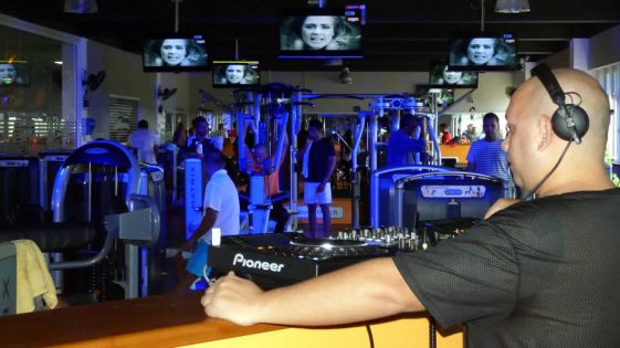 Les Jeudis Bleus: Un DJ pour chauffer la salle… de sport 