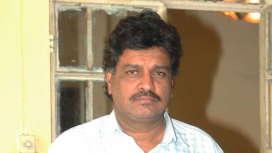 Sale by Levy: Salim Muthy satisfait