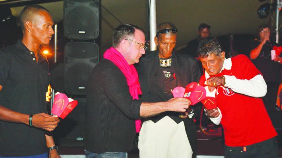 AIDS Candlelight Memorial: une lueur d’espoir