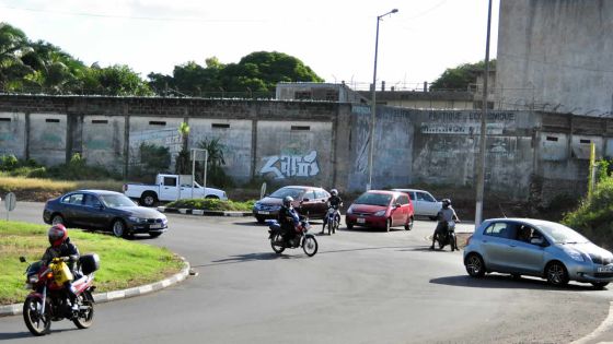 Rond-point de Cocoterie, à Roche-Bois: du renfort pour régler la circulation venant de Baie-du-Tombeau