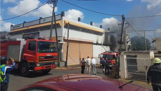 [Vidéo] Pailles : incendie dans un entrepôt de l’ambassade américaine