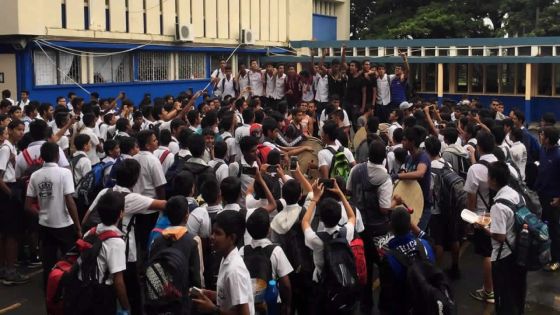 Venant de «familles modestes» : réécoutez ces boursiers qui font la fierté de leurs parents