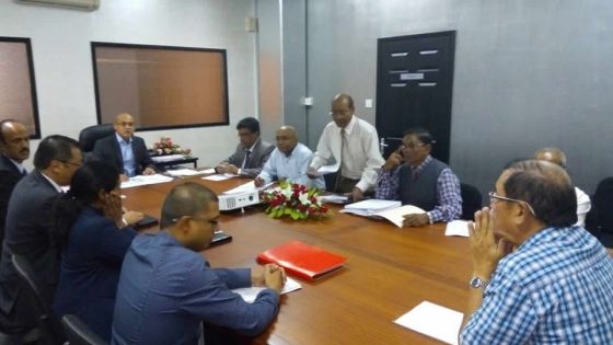 Salaire minimal : Soodesh Callichurn rencontre des représentants du secteur privé