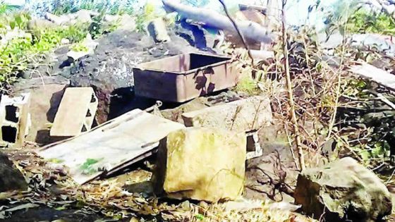 À Surinam: des habitants de la rue Cimetière réclament une voie d’accès