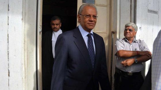 Saisies et perquisitions: Navin Ramgoolam évoque la nature sensible des données sur ses portables