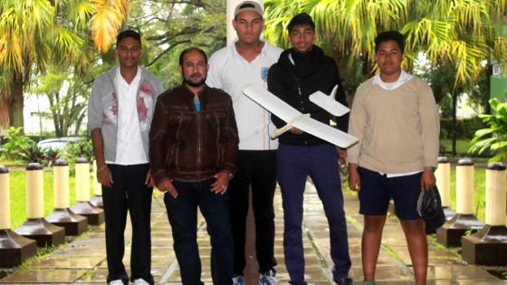 Concours du meilleur planeur: Sookdeo Bissoondoyal SSS a le vent en poupe