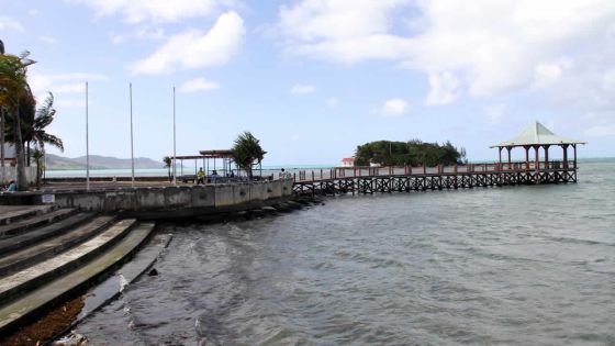 [Audio] Un navire échoue au large de Mahébourg après une bagarre entre des membres de l’équipage