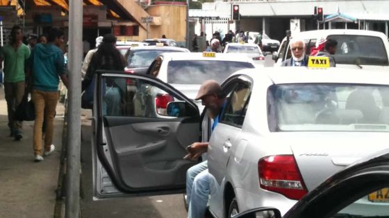 Une injustice dénoncée: pas de patente de taxi à Résidence Hibiscus