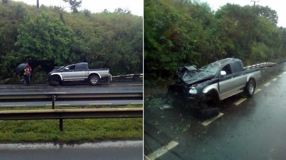 Nouvelle-France: un 4x4 fait plusieurs tonneaux avant de terminer sa course contre un arbre
