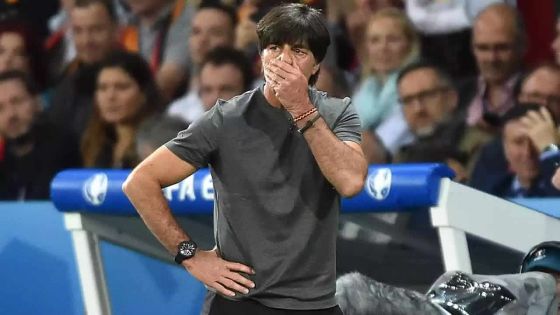 Euro : l’entraîneur allemand Joachim Löw n’arrive pas à arrêter ses manies