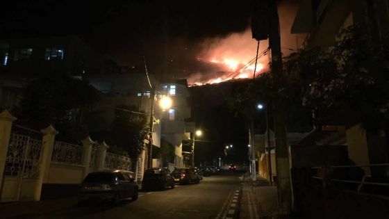 [Vidéo] Montagne des Signaux: incendie impressionnant