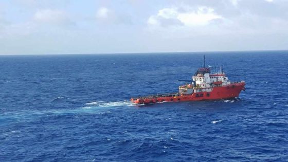 Le MV Benita reprend le large après cinq semaines à Le-Bouchon