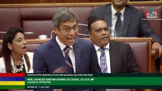 Assemblée nationale : «The minister is sitting on his…»