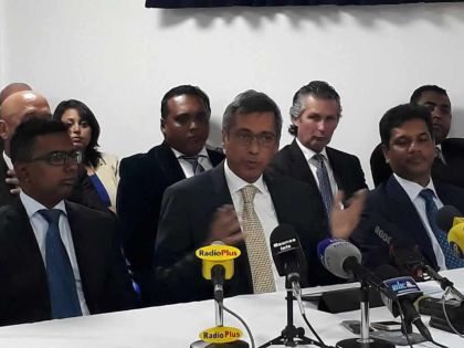 Agalega : Xavier-Luc Duval se demande pourquoi il faut une piste d’atterrissage de 3 km sur l’archipel 