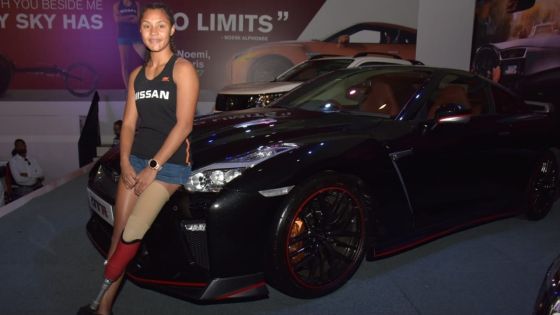 Salon de l’Automobile : Noémie Alphonse s’accorde un moment de détente après les JIOI
