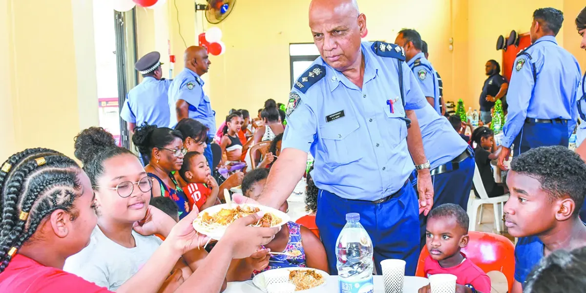 Un déjeuner a été offert aux enfants à l’occasion de la célébration de Noël.