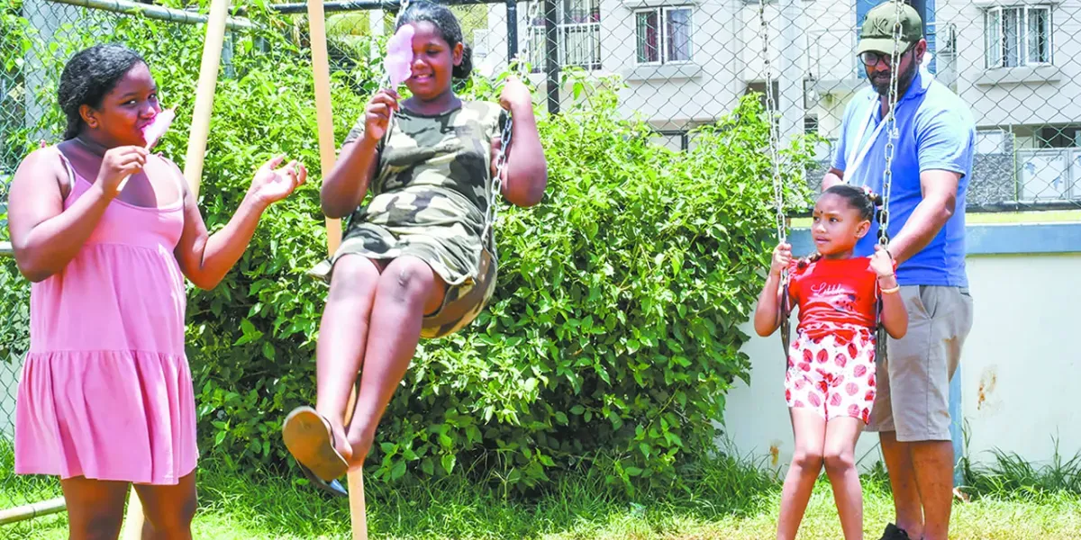 Moments de joie autour de la barbe à papa, très appréciée par les petits.