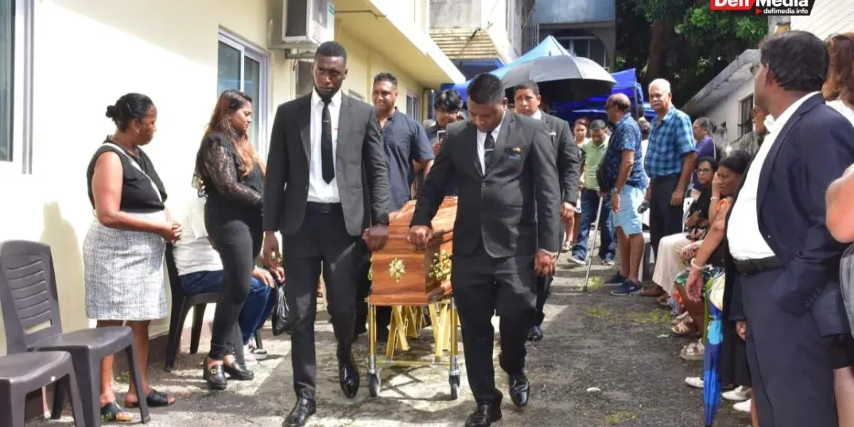 [En images] Dernier adieu au couple Mootoo Caroopen