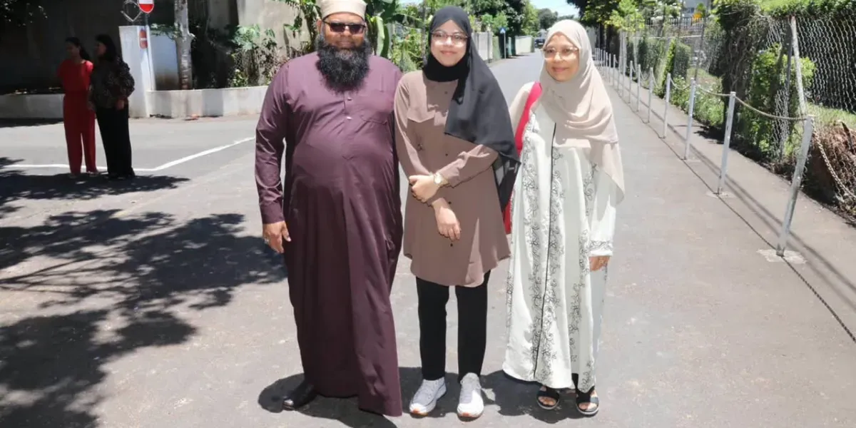 Arrivée des lauréats du Queen Elizabeth College