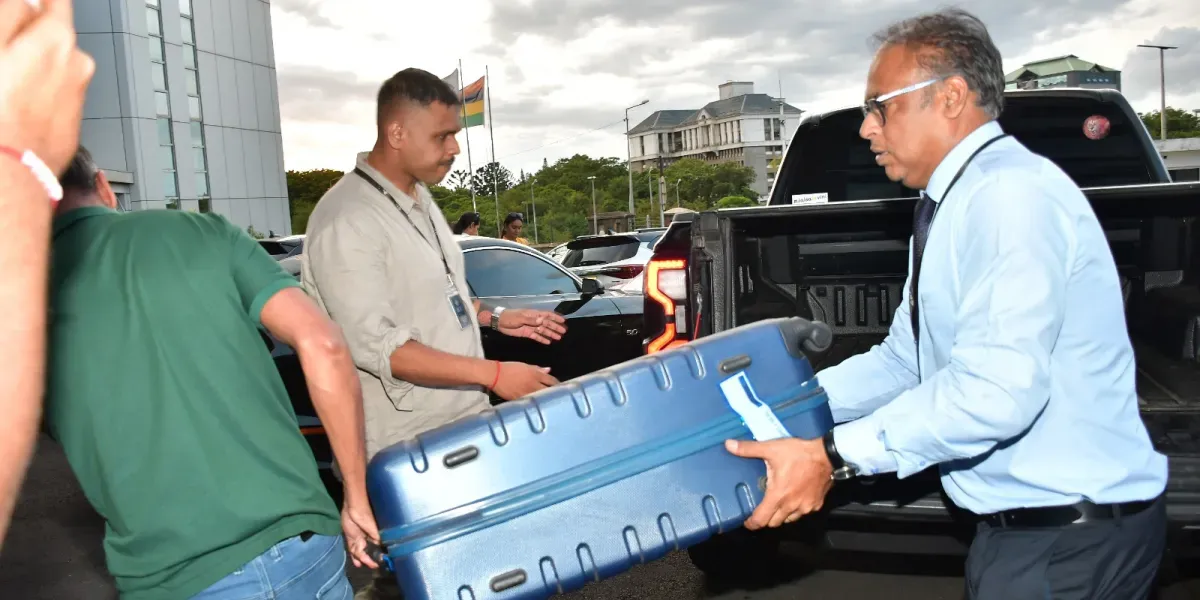 [En Images] Opération de la FCC à Goodlands  Poum Luchoo interpellé