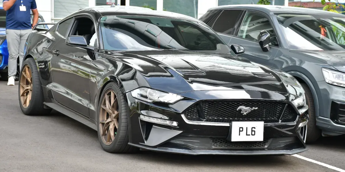 Blanchiment d’argent présumé sur fond de trafic de drogue  sacs d’argent et véhicules saisis