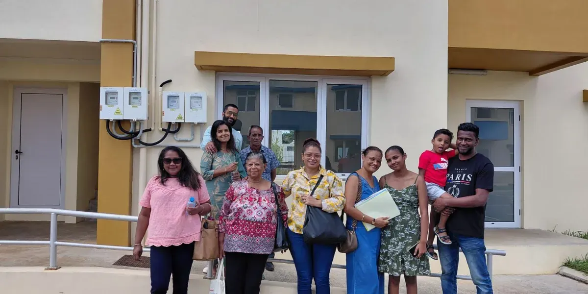 Henrietta  début de la remise des unités de logement du NSLD