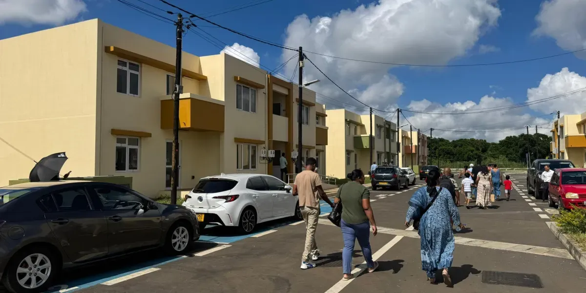 Henrietta  début de la remise des unités de logement du NSLD