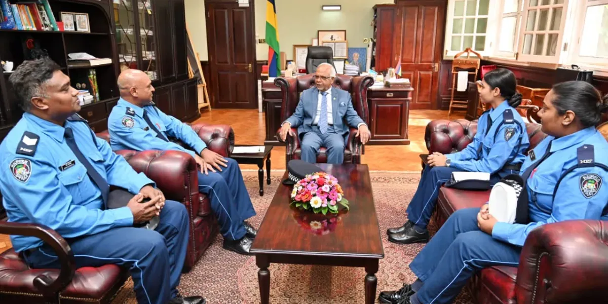 State House  le Président reçoit les policières Gaurisha Bulluck Kistoo et Keshnee Gayadin après leur intervention héroïque