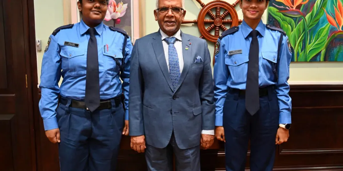 State House  le Président reçoit les policières Gaurisha Bulluck Kistoo et Keshnee Gayadin après leur intervention héroïque