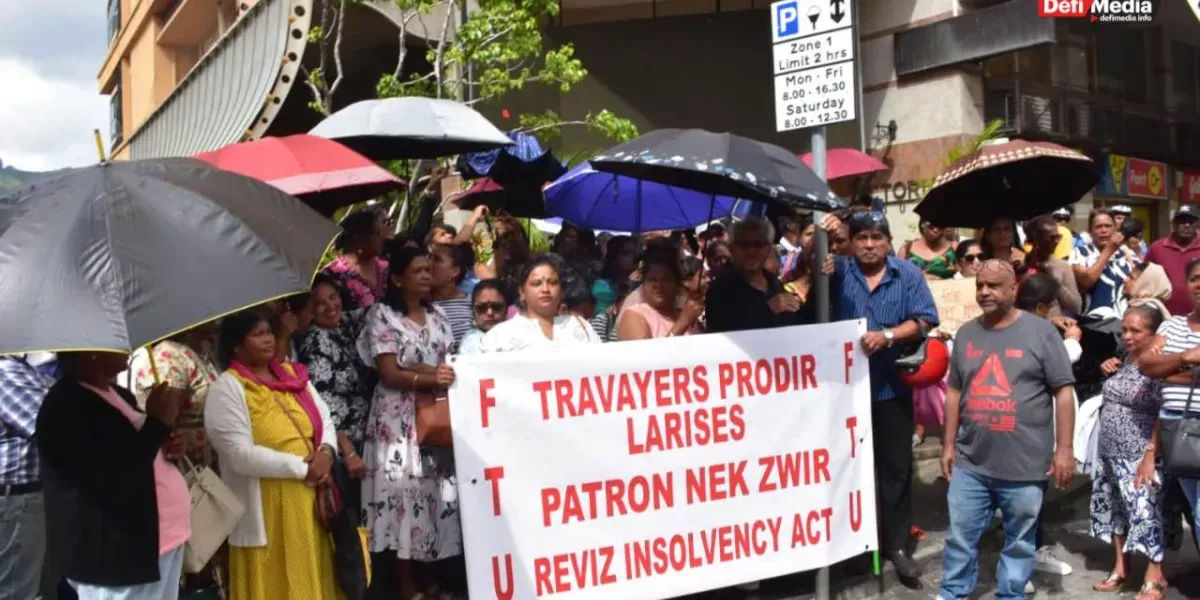 [En images] Port-Louis : manifestation de la FTU devant la Victoria House