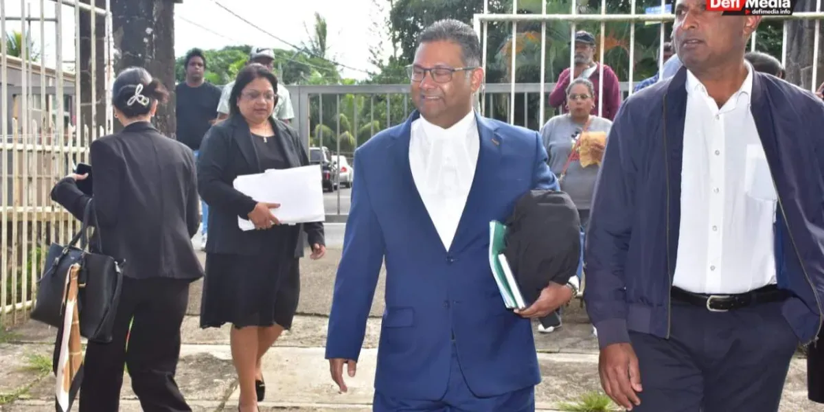 [En images] Pravind Jugnauth au tribunal de Pamplemousses