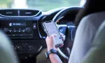 Téléphone au volant : le ministre Mahomed revoit sa copie