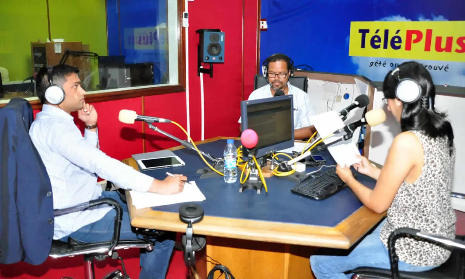 Le Dr Nitish Gunness durant l’émission « Xplik ou K Santé » avec Caroline et Jean-Marie.