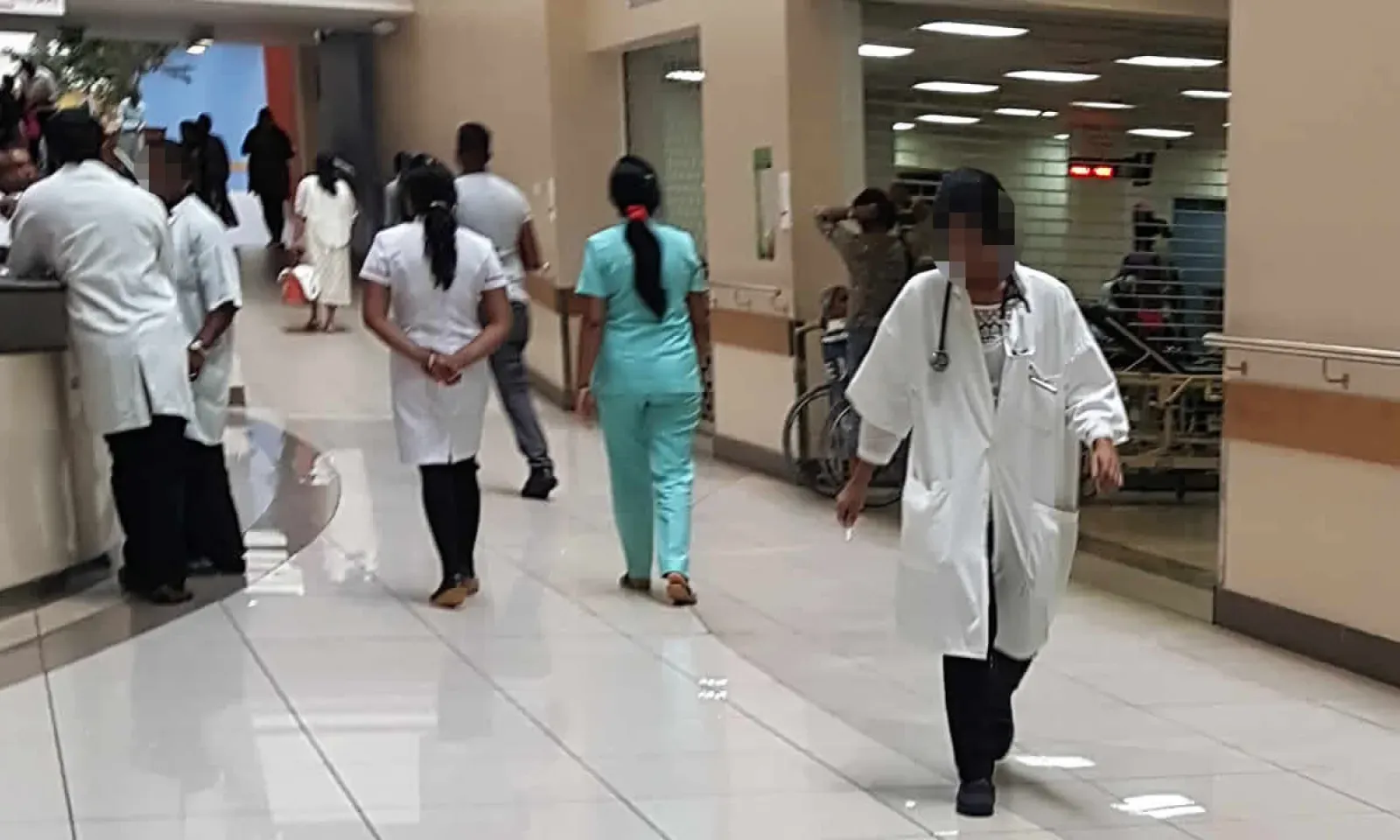 médecins et infirmiers