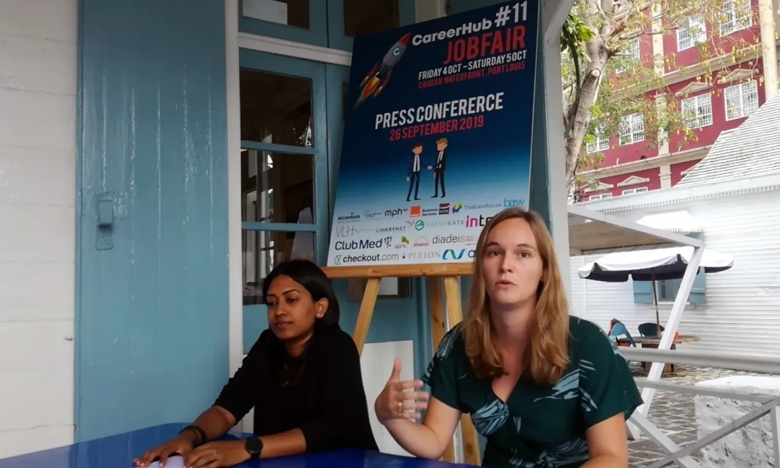 Mélissa Doolaub  et Marine Biarnes.