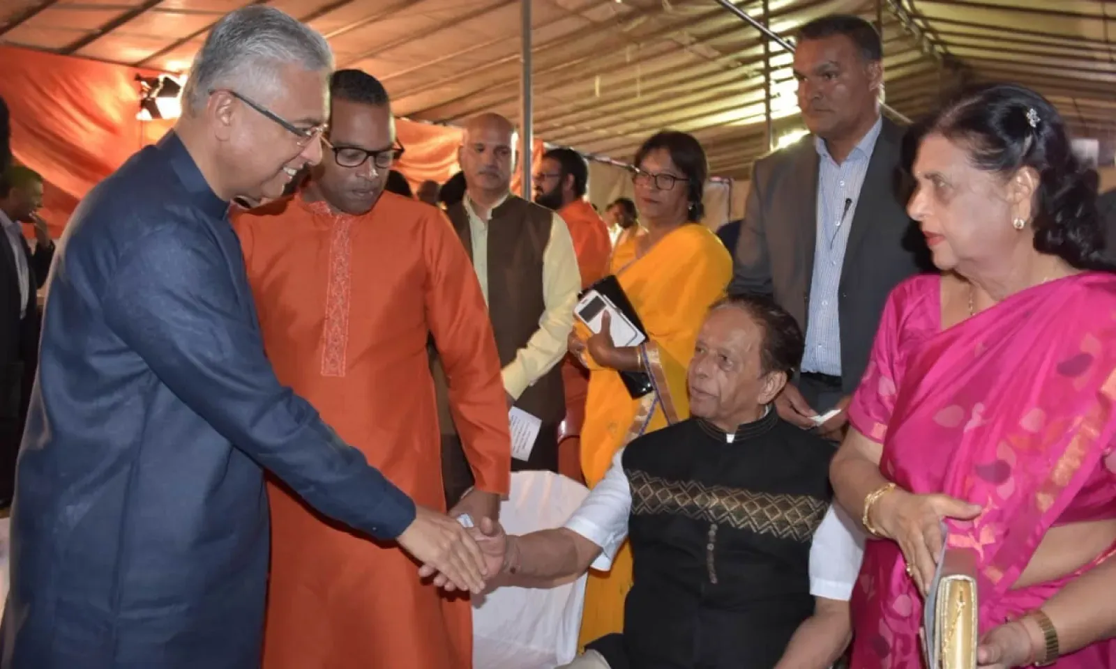 Pravind Jugnauth, en compagnie de SAJ et de Lady Sarojini Jugnauth aux célébrations jeudi.