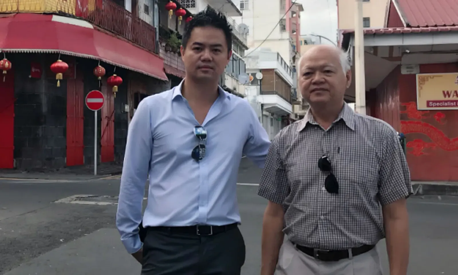 Titoni Lam, 75 ans, et son fils aîné ont étudié en Chine pour mieux connaître leur culture.