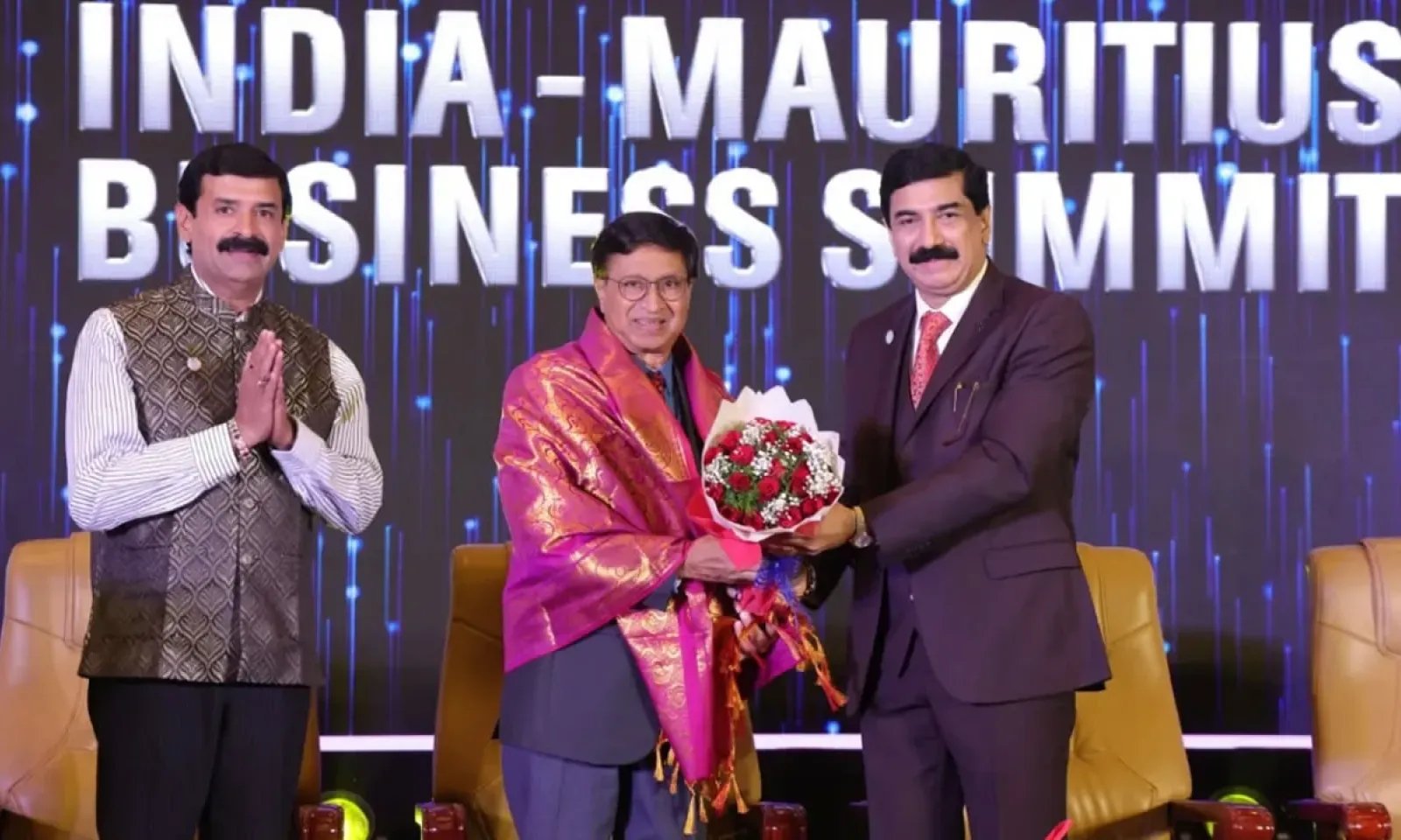 Mookhesswur Choonee (au centre) a vanté les mérites de Maurice au Tamil Naidu.