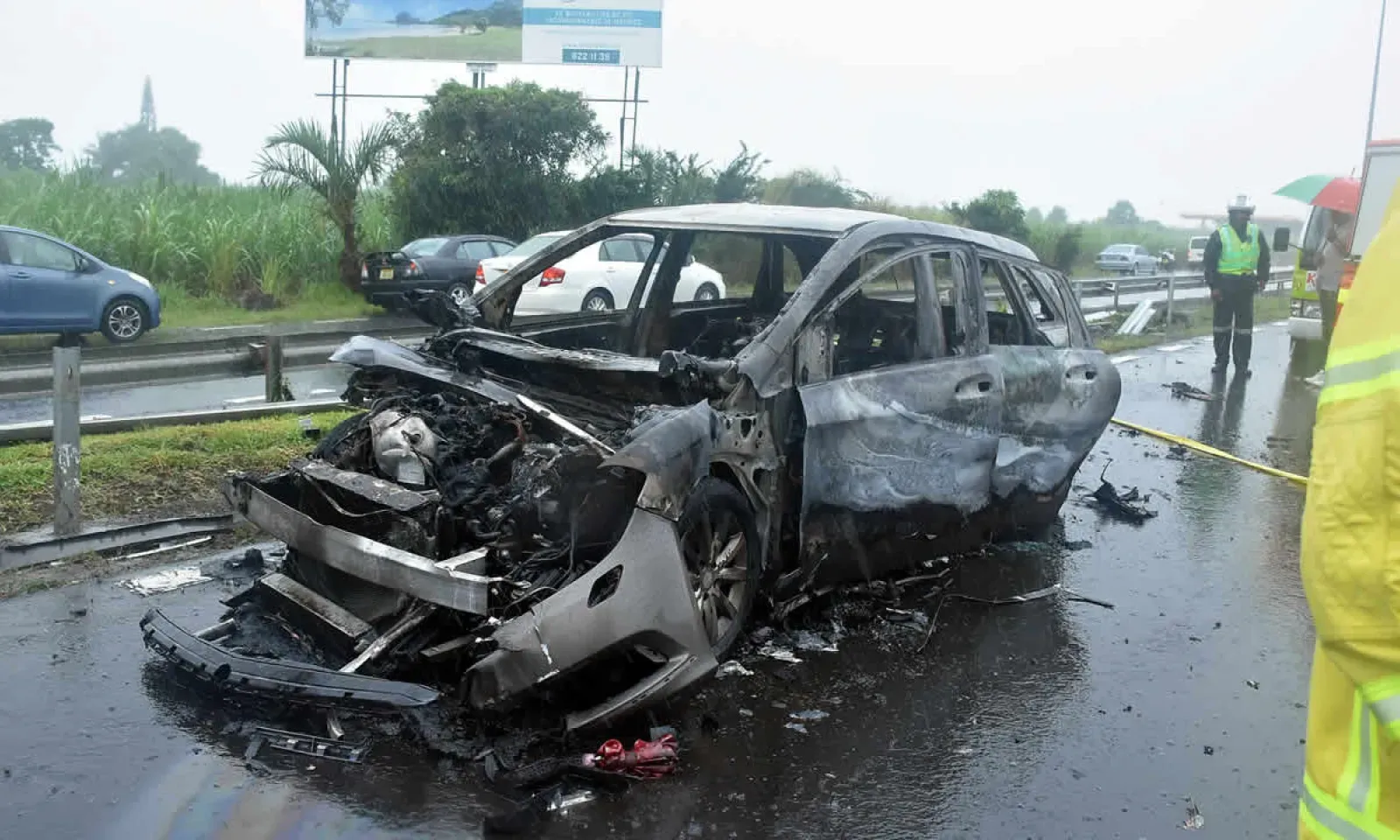 Mercedes en flammes sur l’autoroute du Sud 