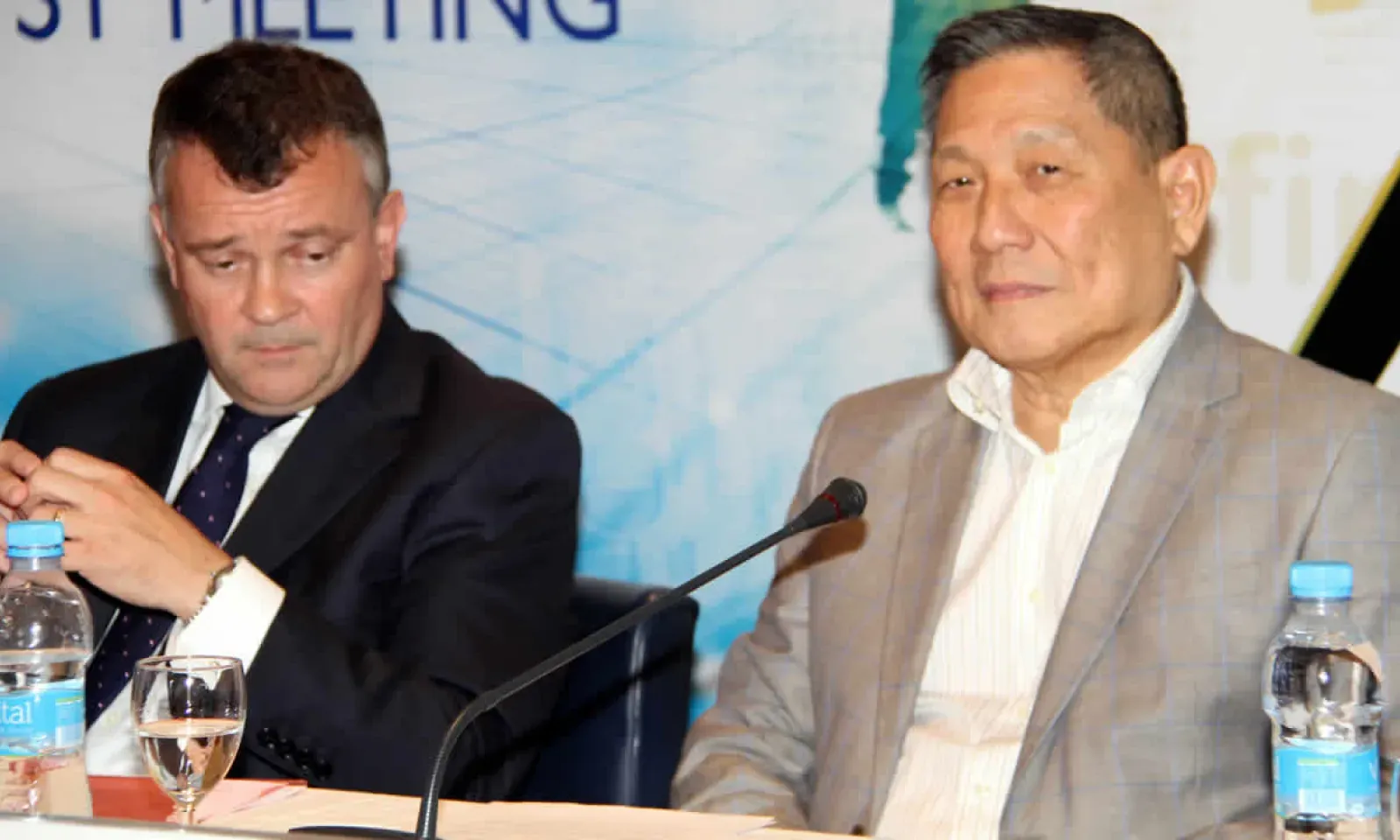 Andrew Bainbridge et Kee Chong Li Kwong Wing.