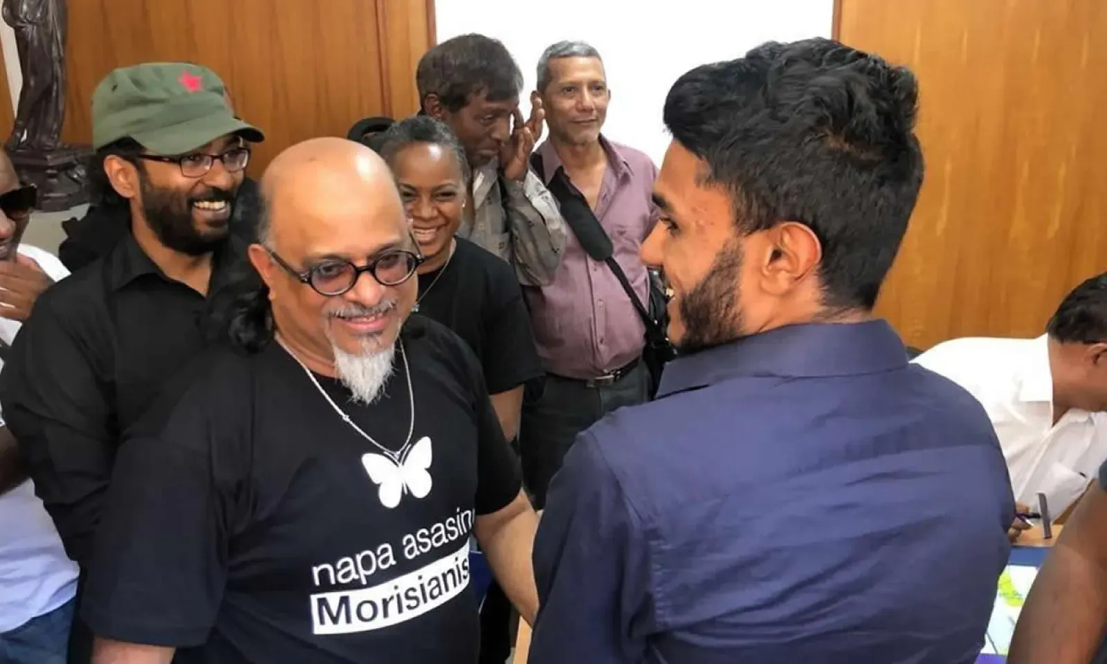 Les membres de Rezistans ek Alternativ à la  New Court House.