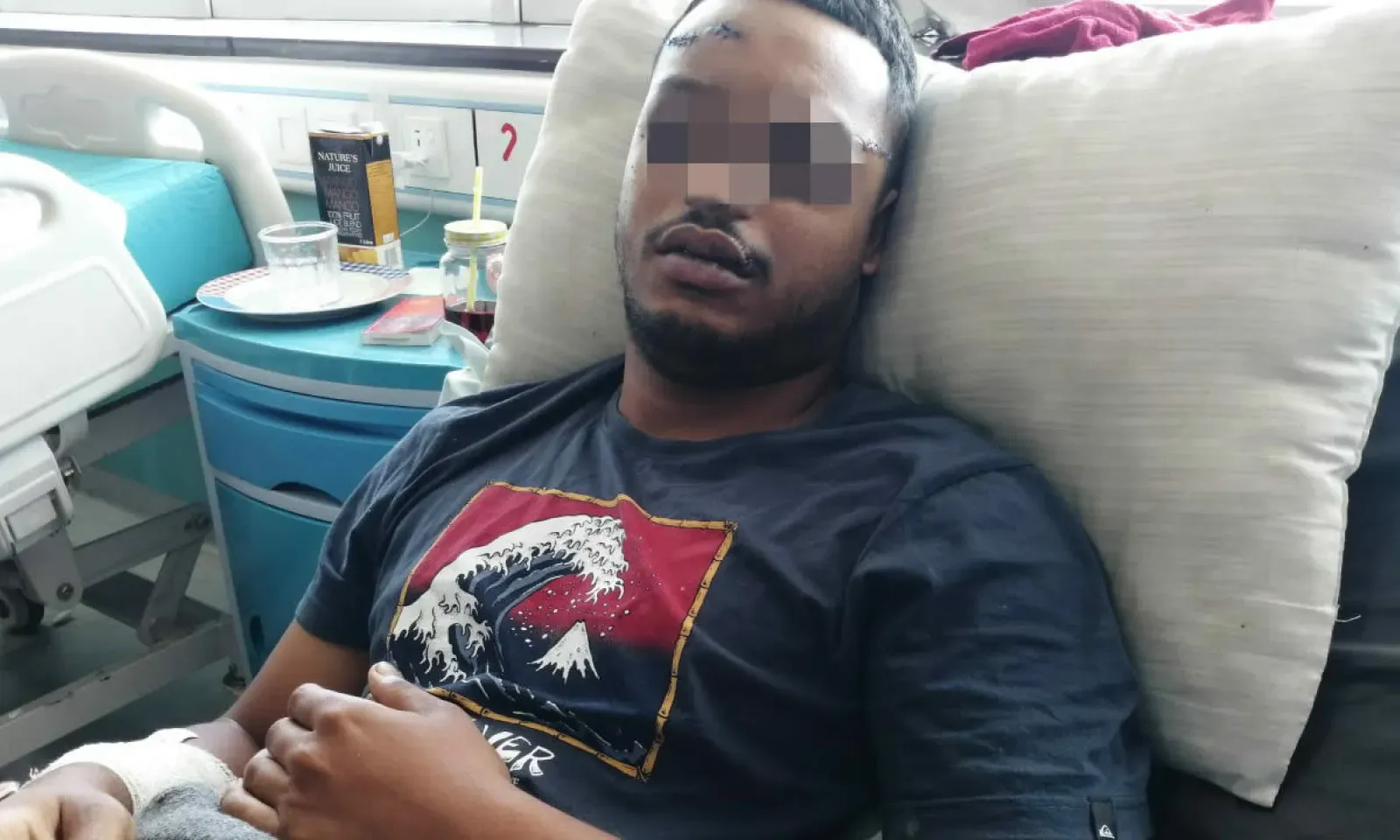 Adrian se remet avec peine de ses blessures.