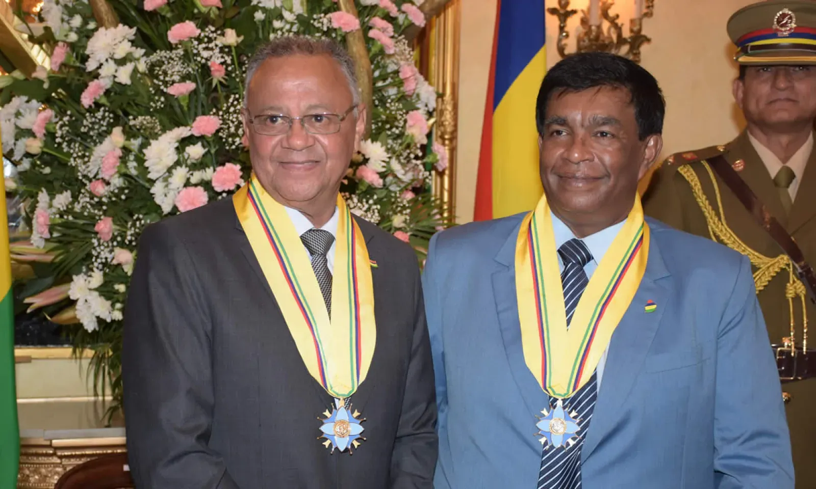 Pradeep Roopun touche un salaire annuel de Rs 3 552 000  et Eddy Boissézon Rs 2 472 000, sans compter les allocations.